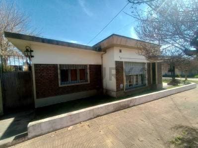 Casa Venta Padua 4 ambientes Cochera Patio - Principal