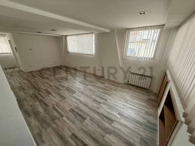 Oficina en Venta – La Perla | Planta Baja con Cochera - Principal