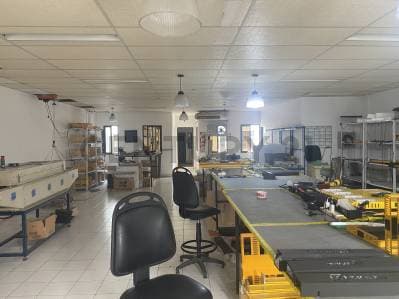 Industrial + oficinas - 400m2 - Barrio Industrial - Principal