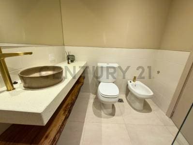 Venta Departamento de 2 Dormitorios con balcón al frente y amenities en Centro, Rosario - 5