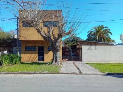 VENTA CASA Y DUPLEX EN LA PLATA - Principal