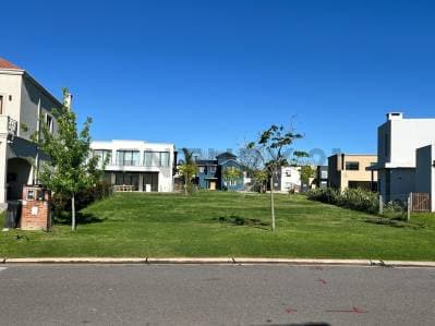 Lote en Puertos del Lago Acepta PERMUTA - 2