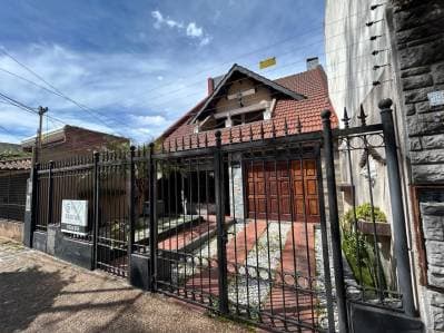VENTA CASA VILLA BALLESTER JARDIN Y PILETA - Principal