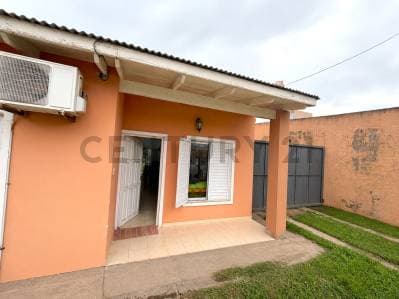 CASA DE 2 DORMITORIOS CON AMPLIO PATIO VERDE. VENADO TUERTO - 3
