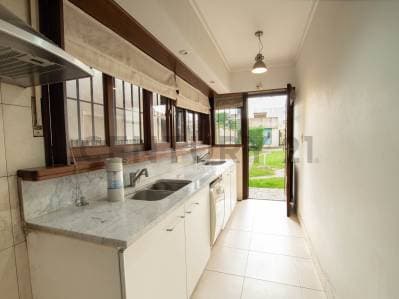 EN VENTA CASA TIPO CHALET - DEPARTAMENTO Y QUINCHO - PH SEMICENTRO - 3
