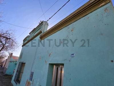 EN VENTA CASA A RECICLAR CON AMPLIO TERRENO COMERCIAL - CENTRO CAÑADA DE GÓMEZ - SOBRE RUTA 9 - 2