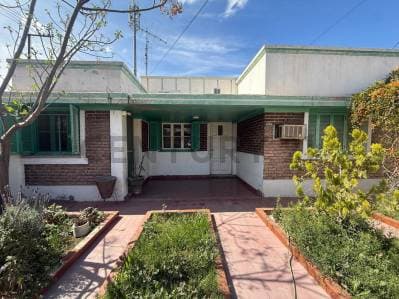 Venta Casa + Tinglado en Trinidad – Lavalle casi Saturnino Sarasa – Terreno 865 m2 - 2