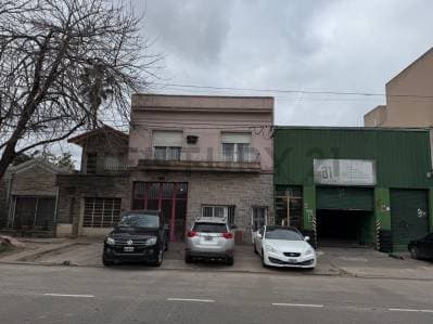 Venta Casa con Deposito. Calle 31 57 y 58. - 2