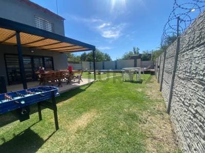 VENTA DE CASA QUINTA CON PILETA - 3