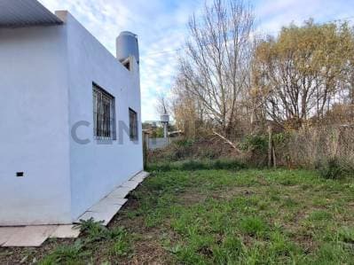 Venta - Casa sobre lote en Barrio Felix U Camet - 3