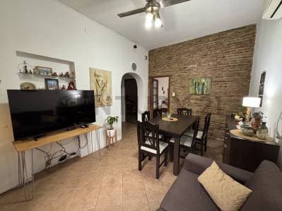 CASA EN VENTA DE 3 DORMITORIOS CON QUINCHO Y TERRAZA EN BARRIO ALBERDI - 2
