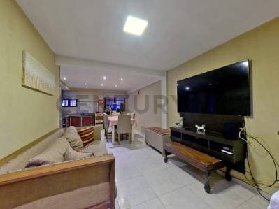 VENTA CASA 5 AMBIENTES CON PILETA, QUINCHO Y JARDÍN EN HURLINGHAM - 2