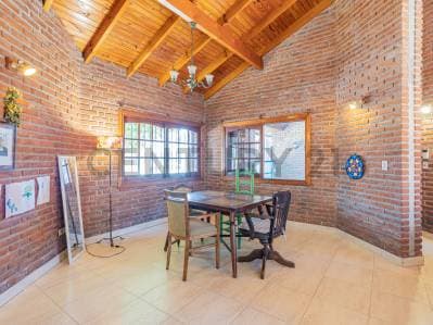 CASA EN VENTA EN TOLOSA 3 DORMITORIOS - 4