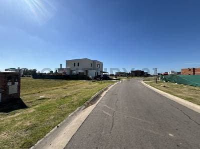 VENTA Lote 600 m² CENTRAL en Village Joven – Bella Vista – Excelente ubicación y gran proyección - 3