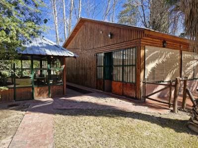 CABAÑA CON PILETA Y GRAN PARQUE EN VENTA - 2