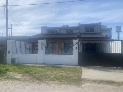 VENTA. CASA 32 BIS Y 147. 4 DORMITORIOS, QUINCHO Y PATIO - Principal
