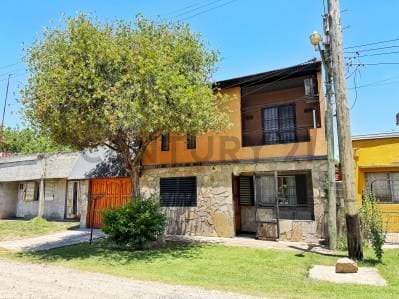 CASA EN VENTA EN LA PLATA 2 DORMITORIOS - 5