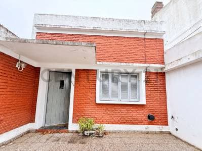 En venta 2 dormitorios con patio en La Plata - 2