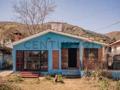 Casa de 3 dormitorios (1 en suite) sobre lote de 980 m² a metros del río – Villa Carlos Paz - 2