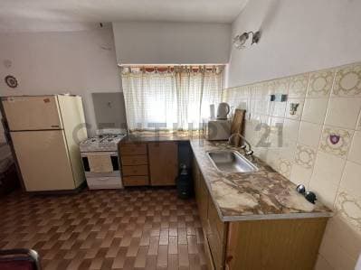 Venta Departamento 3 ambientes con terraza propia en Santa Teresita Pleno centro - 4