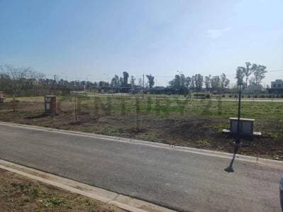 EXCELENTE LOTE EN VENTA EN BARRIO PRIVADO SANTA SOFIA EN PILAR DEL ESTE - 3