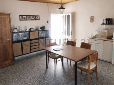 17 e/ 38 y 39 Departamento en PH con patio propio - 2