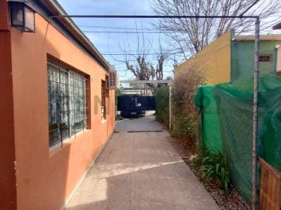 CASA A REFACCIONAR EN VENTA EN CITY BELL 3 DORMITORIOS - 2