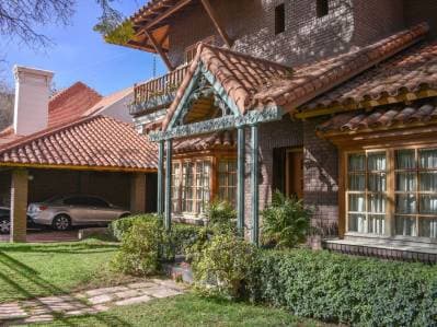 CASA DE CATEGORIA EN VENTA- FAMILIAR/COMERCIAL - Principal