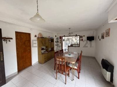 Venta casa 4 ambientes con parque y garage – Zona Punta Mogotes - 5