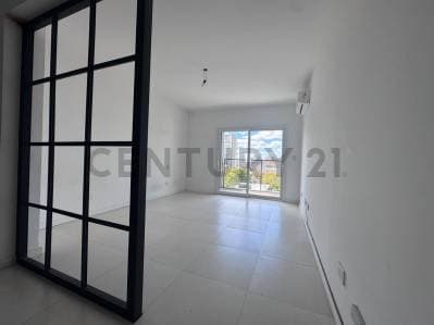 VENTA MONOAMBIENTE CON BALCON Y COCHERA EN ITUZAINGO - 5