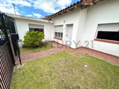 CASA 3 AMBIENTES C/PATIO Y PARRILLA, BARRIO FORTUNATO DE LA PLAZA, MAR DEL PLATA - 2