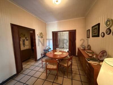 18 entre 40 y 41 CASA 3 DORMITORIOS Y PARQUE EN VENTA A REMODELAR LA PLATA AVENIDA 19 - 2
