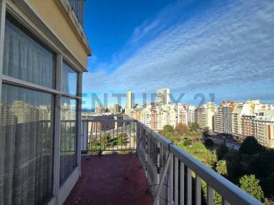 Exclusivo Semipiso de 4 Ambientes al Frente con Balcón - Zona Plaza Colón - Principal
