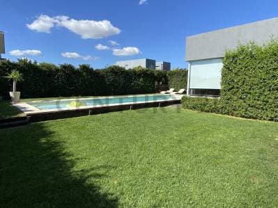 CASA CON PILETA CLIMATIZADA Y PARQUIZADA - 5