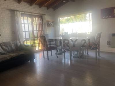 Casa de 2 Dormitorios con Cochera en Venta - 5