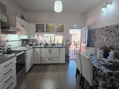 VENTA CASA 3 AMB EN LANUS, CON COCHERA JARDIN Y PILETA. - 3