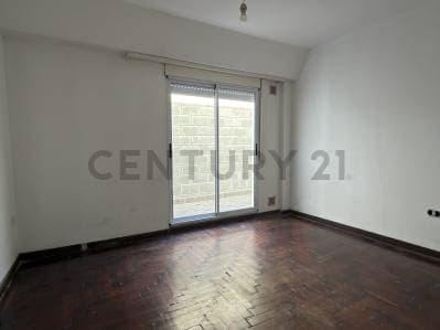 Villa Devoto- Departamento 3 ambientes con 2 patios- - 5
