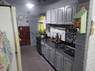 Casa venta Quilmes 3 ambientes con Departamento Cochera - Principal