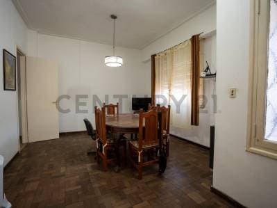 Casa en Venta , dos dormitorios con patio en La Plata - 2