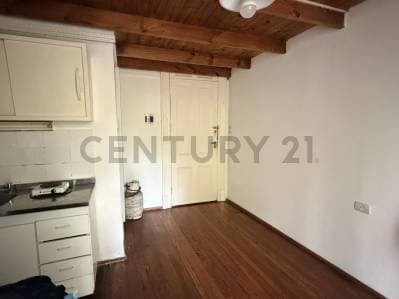 Depto 2 ambientes al frente con balcon- Edificio Historico- - 5
