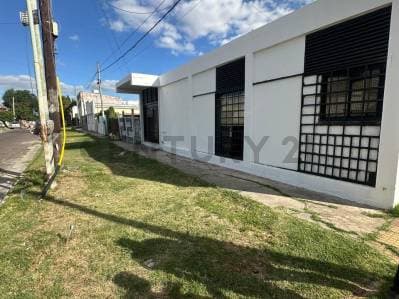 Local Comercial en Alquiler en Los Hornos - Principal