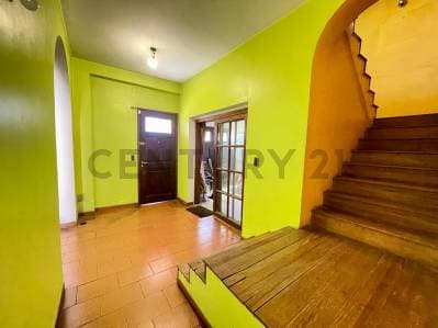 Venta Casa con jardin, pileta y cochera - 4