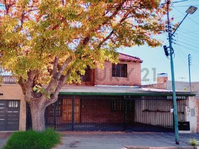 Century21 López vende casa en Godoy Cruz - Principal