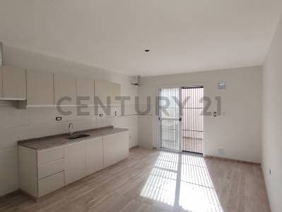 Duplex a Estrenar de 2 Dormitorios y 2 Baños, a cuadras del alto maipu - 3
