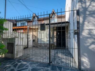 Chalet 5 ambientes en Venta Miguel Sagastizabal 7400 - 2