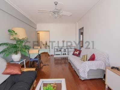 VENTA DEPTO 4 AMBIENTES C/DEP Y COCHERA-FLORES - 4
