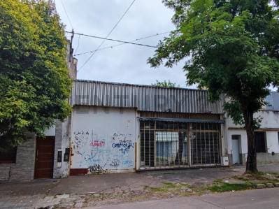 Venta GALPON 400 m² con oficinas en casco urbano, La Plata - Principal