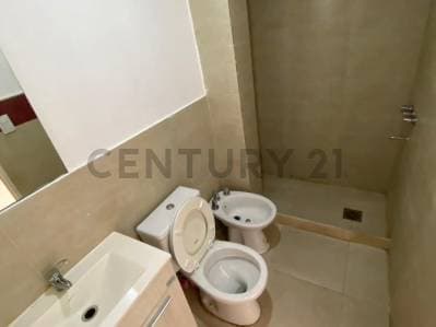 Monoambiente en 122 y 63 en VENTA - 5