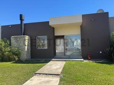 VENTA | CASA | 4 HABITACIONES | 1 PLANTA | PISCINA | BARRIO GOLF – EL CANTÓN | ESCOBAR - 2
