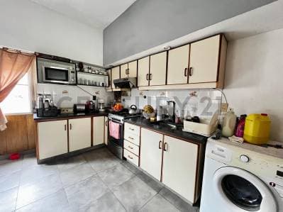 VENTA PH CON COCHERA PATIO Y TERRAZA EN AVELLANEDA - 2